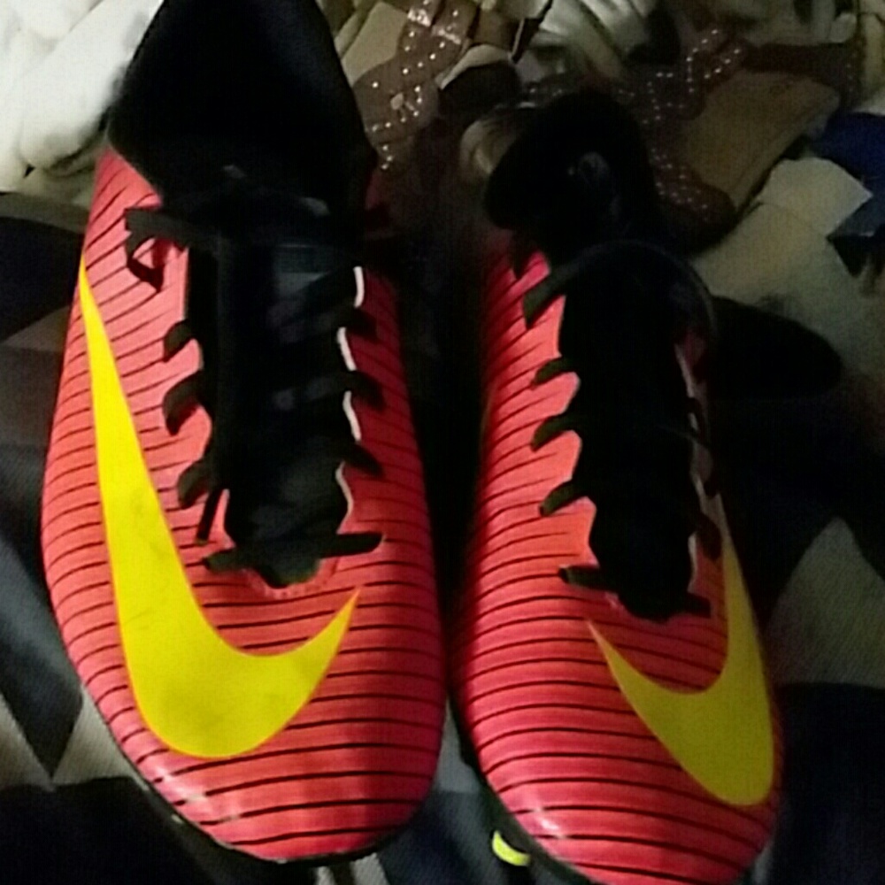 Soccer cleats